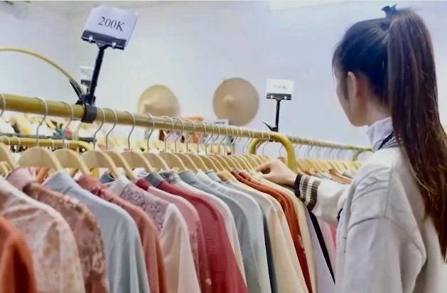 Thắt chặt chi tiêu, xu hướng thuê áo dài diện Tết lên ngôi-2