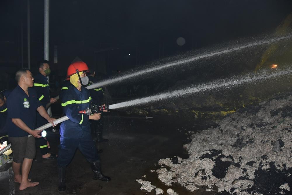 Cháy lớn trong khu công nghiệp Long Giang tối 27 Tết-1