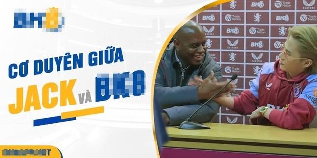 Nam ca sĩ Việt xuất hiện trong quảng cáo cho trang web cá độ cờ bạc-3