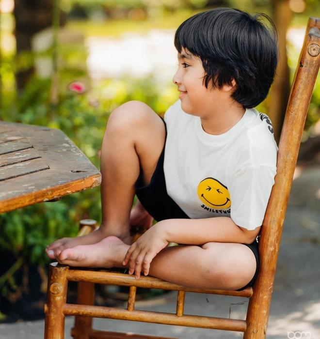 Quý tử nhà Nguyệt Ánh càng lớn càng ra dáng trai Ấn Độ chính hiệu, đôi mắt đẹp hơn của bố?-2