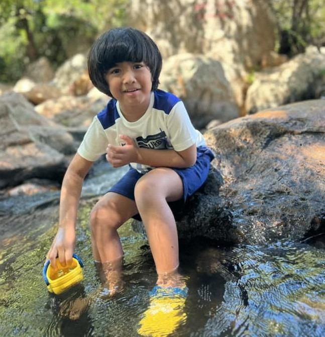 Quý tử nhà Nguyệt Ánh càng lớn càng ra dáng trai Ấn Độ chính hiệu, đôi mắt đẹp hơn của bố?-4