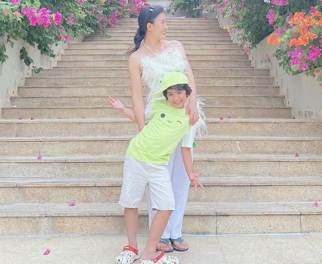 Quý tử nhà Nguyệt Ánh càng lớn càng ra dáng trai Ấn Độ chính hiệu, đôi mắt đẹp hơn của bố?-7