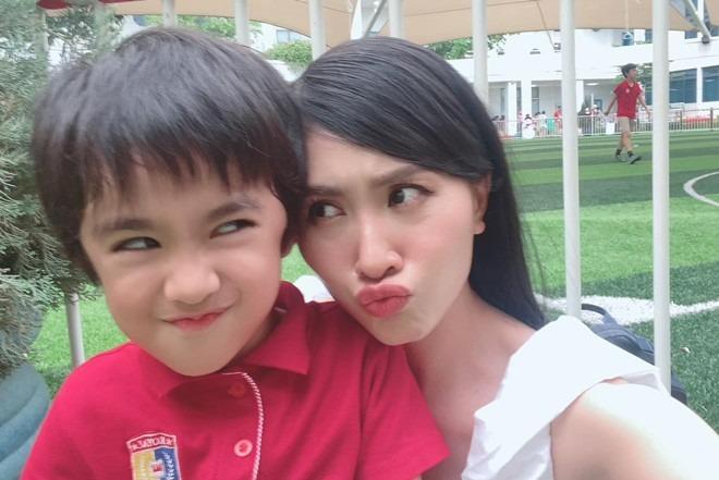 Quý tử nhà Nguyệt Ánh càng lớn càng ra dáng trai Ấn Độ chính hiệu, đôi mắt đẹp hơn của bố?-9