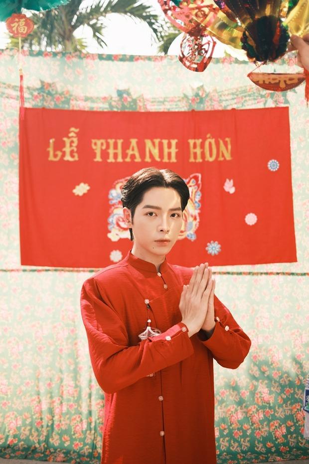 Đức Phúc đụng phải Hoa hậu Thùy Tiên khi lên chùa cầu duyên-3