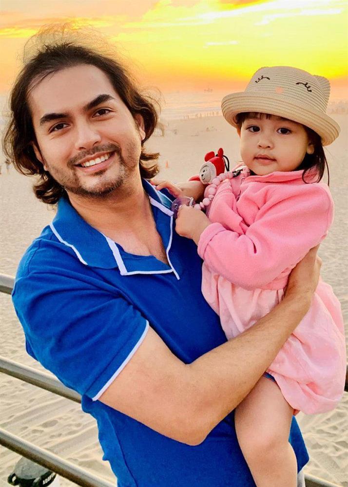 Siêu mẫu một thời bị nói cưới vợ để che giấu giới tính, cuộc sống sau 10 năm định cư Mỹ khiến nhiều người ao ước-7