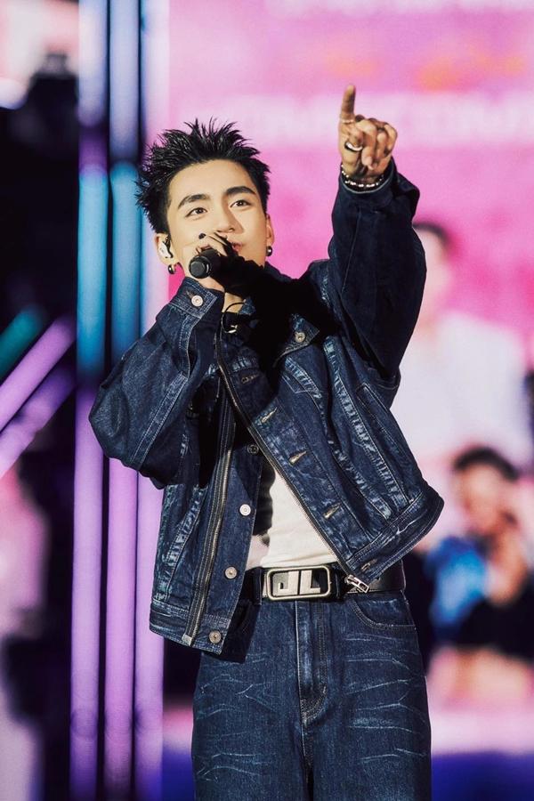 Ca sĩ Mono: Dù ở vị trí nào, tôi cũng không kén chọn sân khấu-4