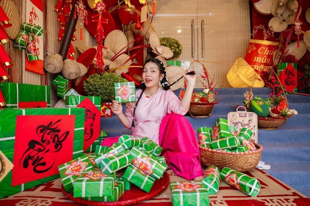 Cô gái chi 800 triệu đồng trang trí Tết, 2 con rồng khổng lồ phủ kín nhà-2