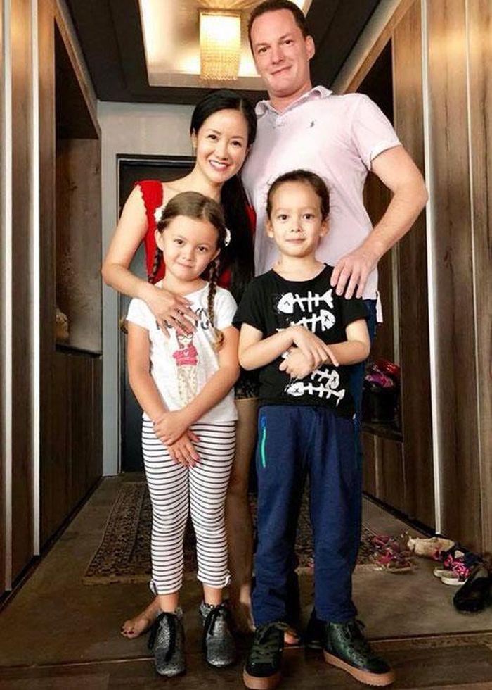 Cặp song sinh lai Mỹ nhà diva Hồng Nhung sang tuổi 12 cao lớn vượt trội, con trai thích nuôi tóc dài, con gái cao hơn mẹ-2