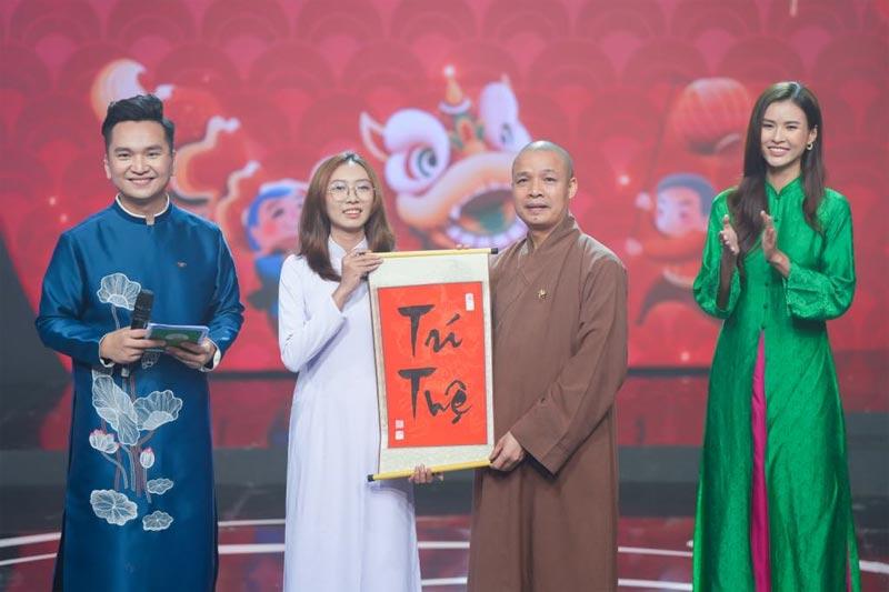 MC Hạnh Phúc dẫn Chiều Cuối Năm phát sóng 30 Tết-2