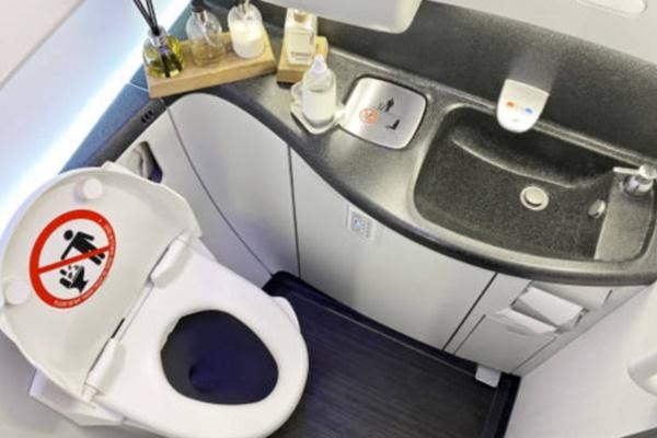 Nên mua giấy vệ sinh màu trắng hay màu vàng?-2