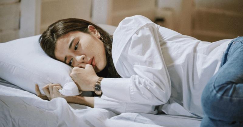 Giận chồng ngủ ở khách sạn, sáng hôm sau tôi suýt ngất khi thấy thân hình nóng bỏng của sếp nằm cạnh bên-1