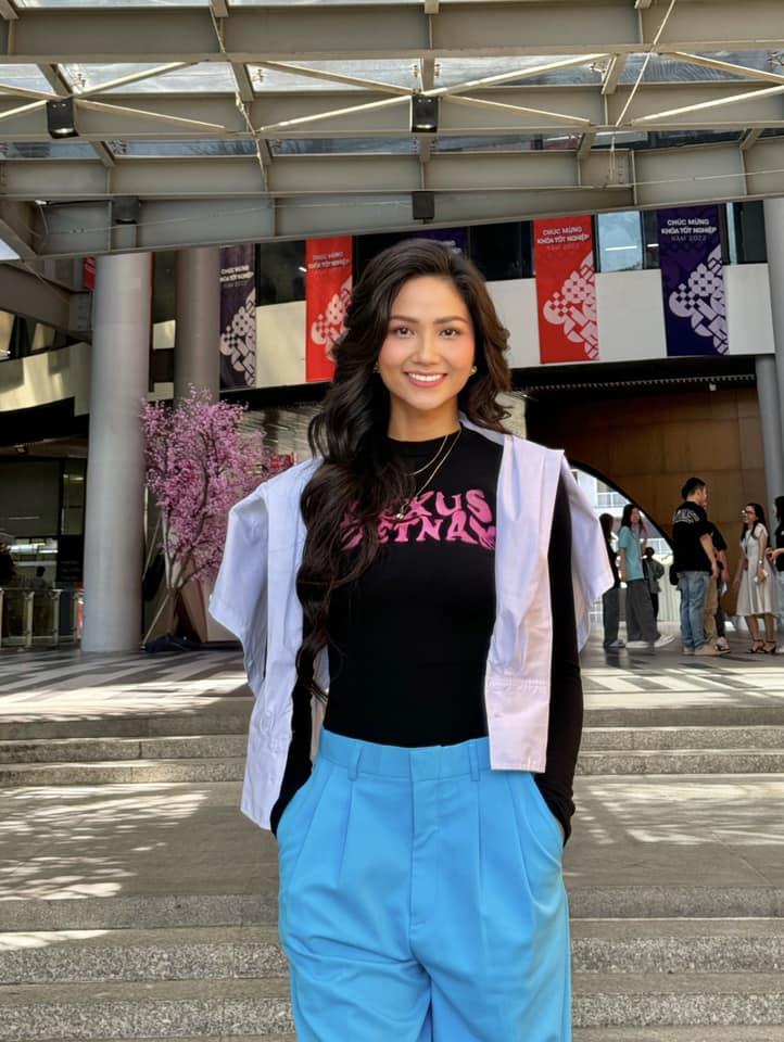 Nhan sắc khác lạ HHen Niê khi nuôi tóc dài, tăng 3kg trước Tết-4