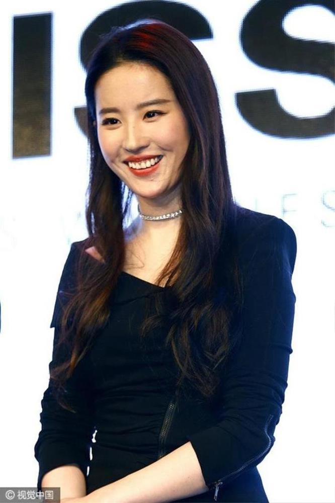 Ảnh cũ cấp 2 của Lưu Diệc Phi được đào lại, nhan sắc ra sao mà được nhận xét xinh hơn cả hiện tại?-5