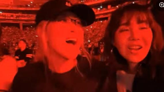 Rosé bật khóc khi nghe hit của Taylor Swift, fan nghi vấn liên quan tới Lisa?-3