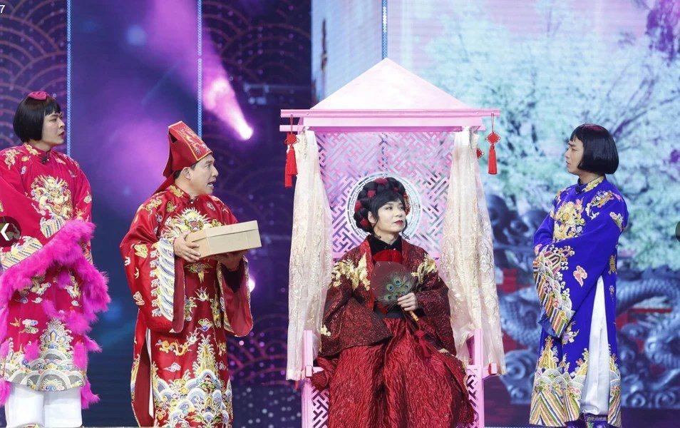 Tạo hình cô Đẩu 20 năm Táo Quân: Từ đầu đinh nam tính đến váy áo diêm dúa-6