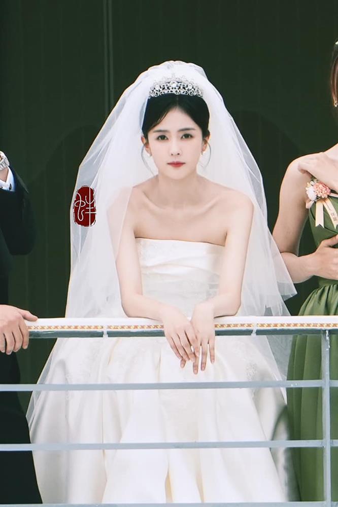 Bạch Lộc gây bão khi khoe ảnh cưới cực đẹp nhưng vẫn gây tranh cãi vì điều này-1