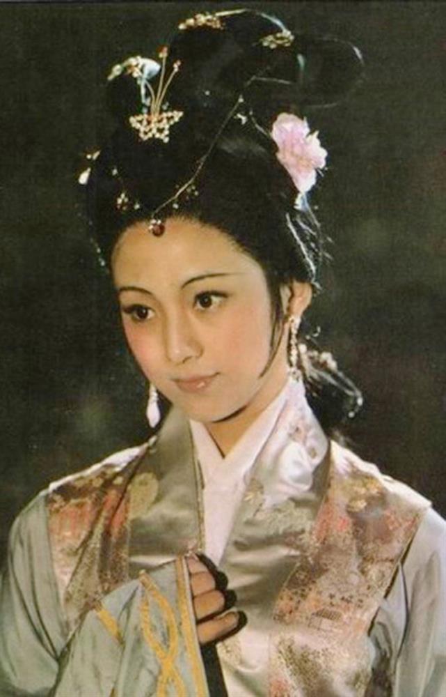 Nữ hoàng phim cổ trang bỏ cả thế giới vì một chữ tình, cuộc sống trong gia đình hào môn giờ thế nào?-3