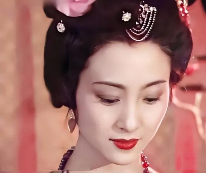 Nữ hoàng phim cổ trang bỏ cả thế giới vì một chữ tình, cuộc sống trong gia đình hào môn giờ thế nào?-5