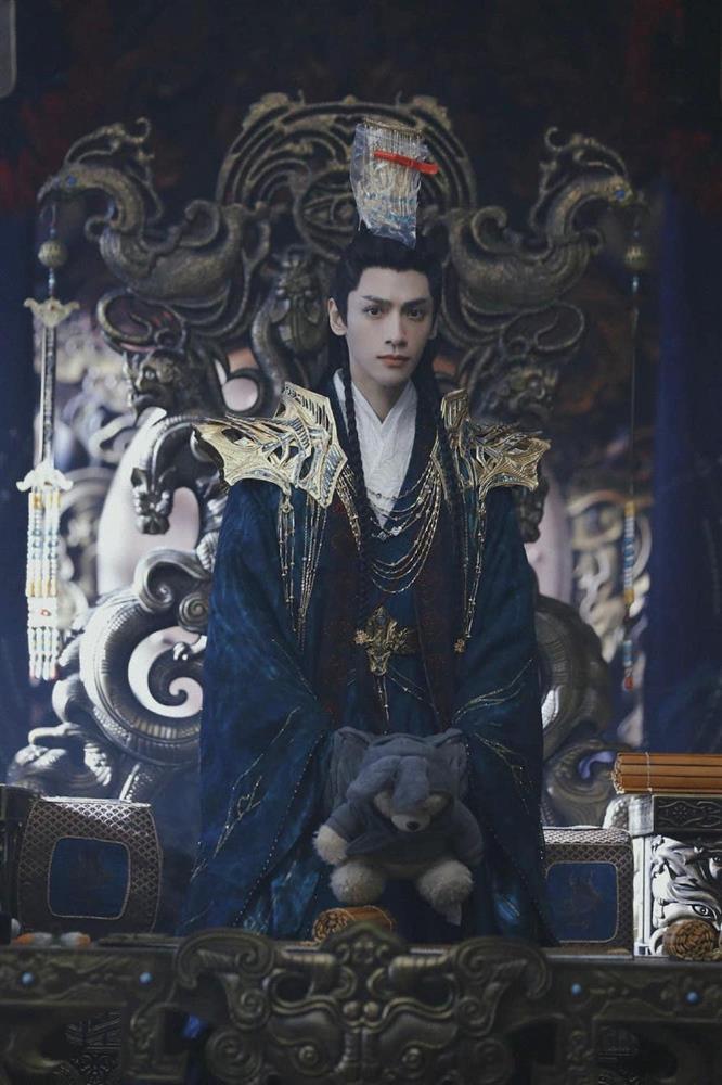 Năm thành công của đệ nhất mỹ nam cổ trang tuổi Thìn La Vân Hi-1