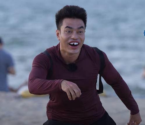 Lê Dương Bảo Lâm gây tranh cãi vì ngồi trong xe đẩy siêu thị-2