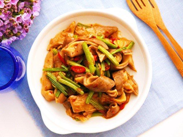 Bữa nhậu ngày Tết ngon hơn nhiều lần nhờ món dạ dày xào giòn chuẩn vị-3