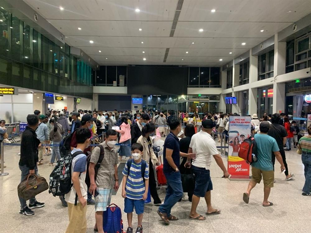 Sân bay Tân Sơn Nhất rất lạ ngày 30 Tết-1