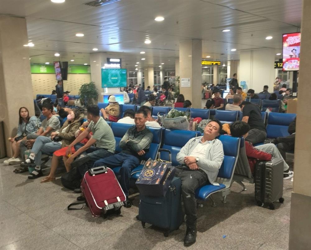 Sân bay Tân Sơn Nhất rất lạ ngày 30 Tết-7