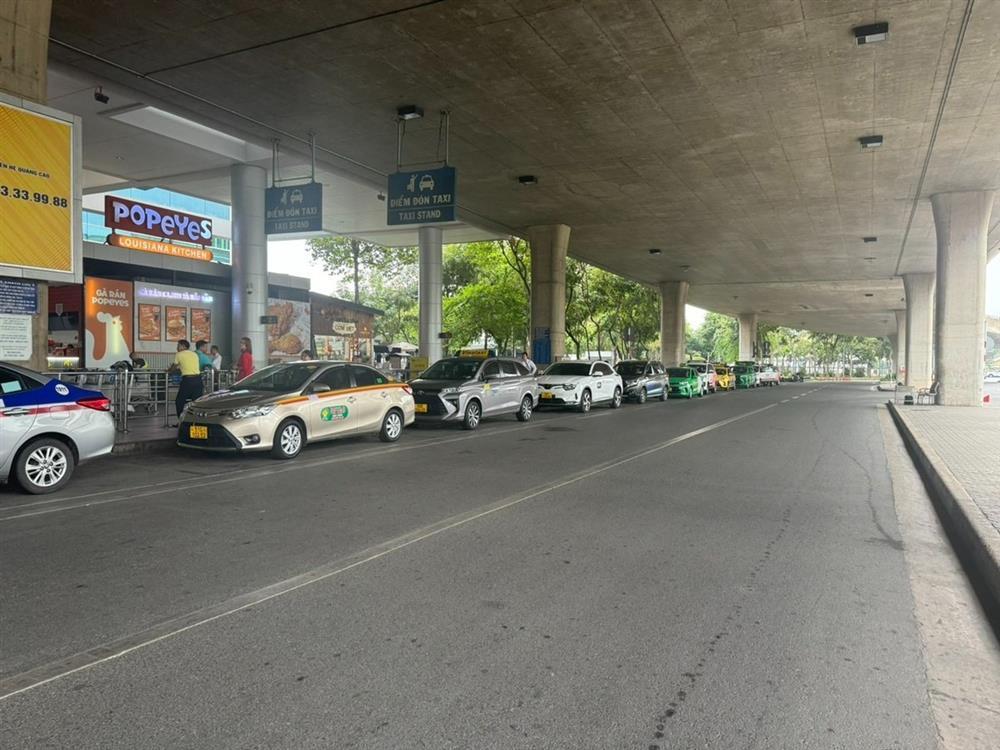 Sân bay Tân Sơn Nhất rất lạ ngày 30 Tết-12