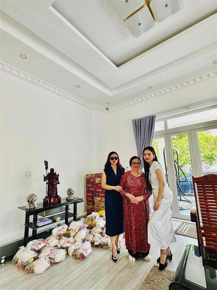 Người đẹp Ngô Lan Anh làm việc thiện cuối năm-3