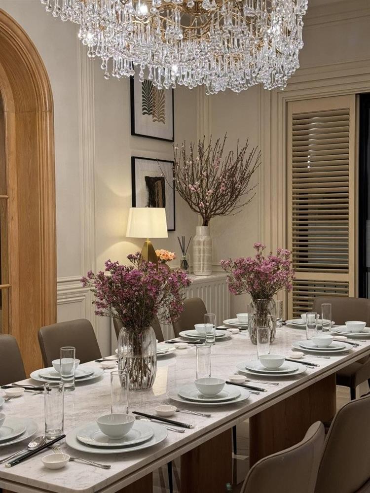 Người tình tin đồn của Mai Phương Thúy decor nhà đón Tết: Biệt thự 20 tỷ, góc nào cũng thấy hơi thở mùa xuân-1