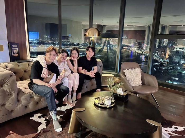 Người tình tin đồn của Mai Phương Thúy decor nhà đón Tết: Biệt thự 20 tỷ, góc nào cũng thấy hơi thở mùa xuân-11