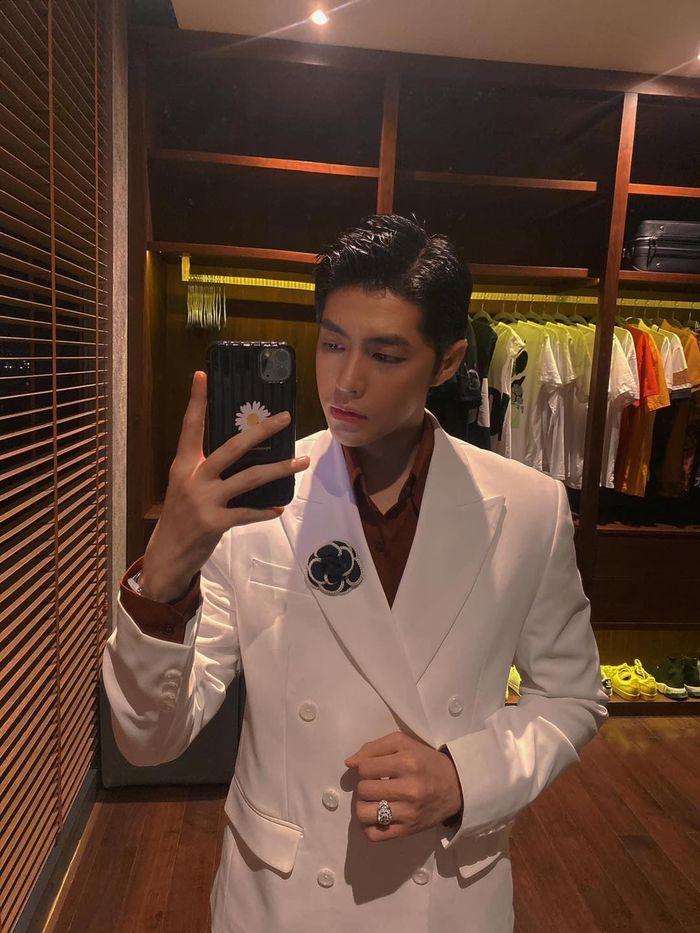 Người tình tin đồn của Mai Phương Thúy decor nhà đón Tết: Biệt thự 20 tỷ, góc nào cũng thấy hơi thở mùa xuân-13