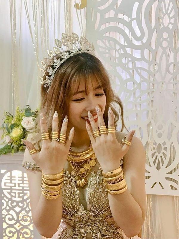 Cuộc sống của cô dâu Trà Vinh đeo vàng trĩu cổ hot nhất năm 2019 giờ ra sao?-1