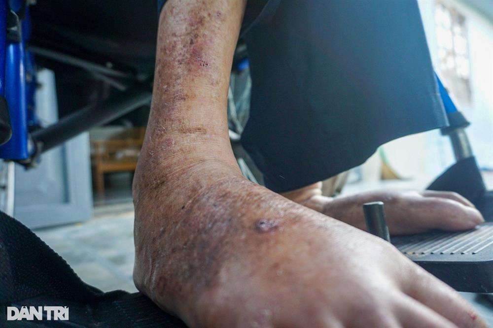 Chị gái bật khóc đón em trai về quê ăn Tết sau 29 năm xa nhà-3