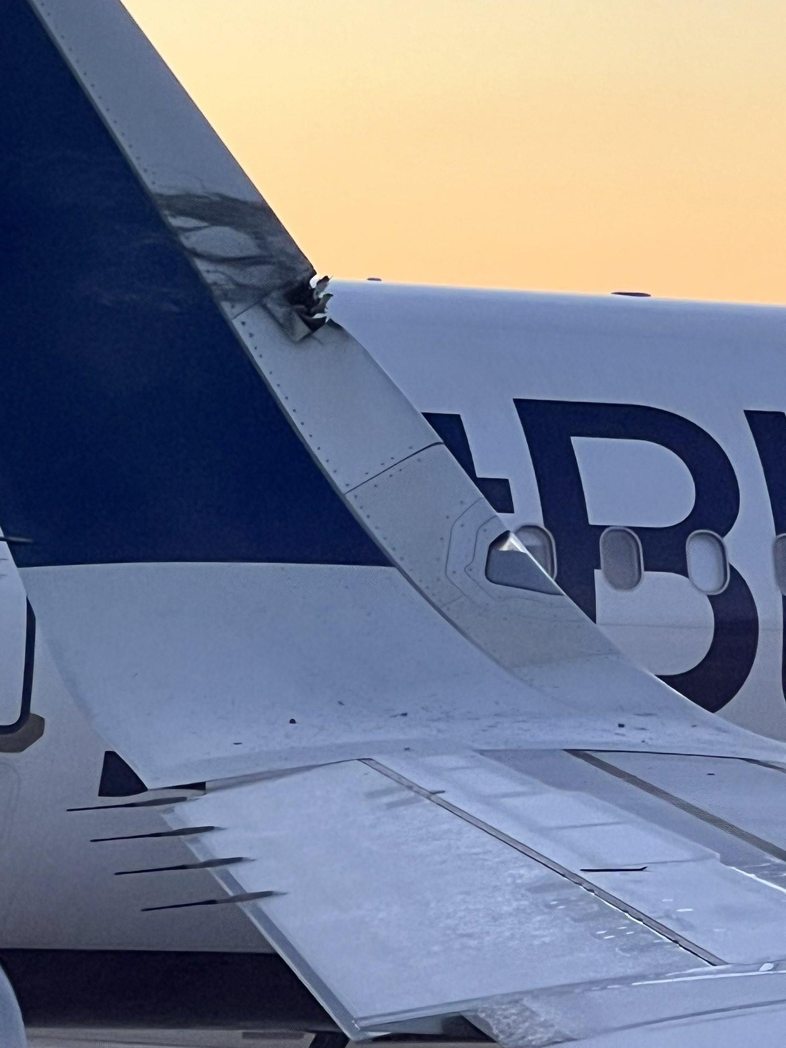 2 máy bay Airbus A321 va chạm trên đường băng sứt đuôi mẻ cánh-2