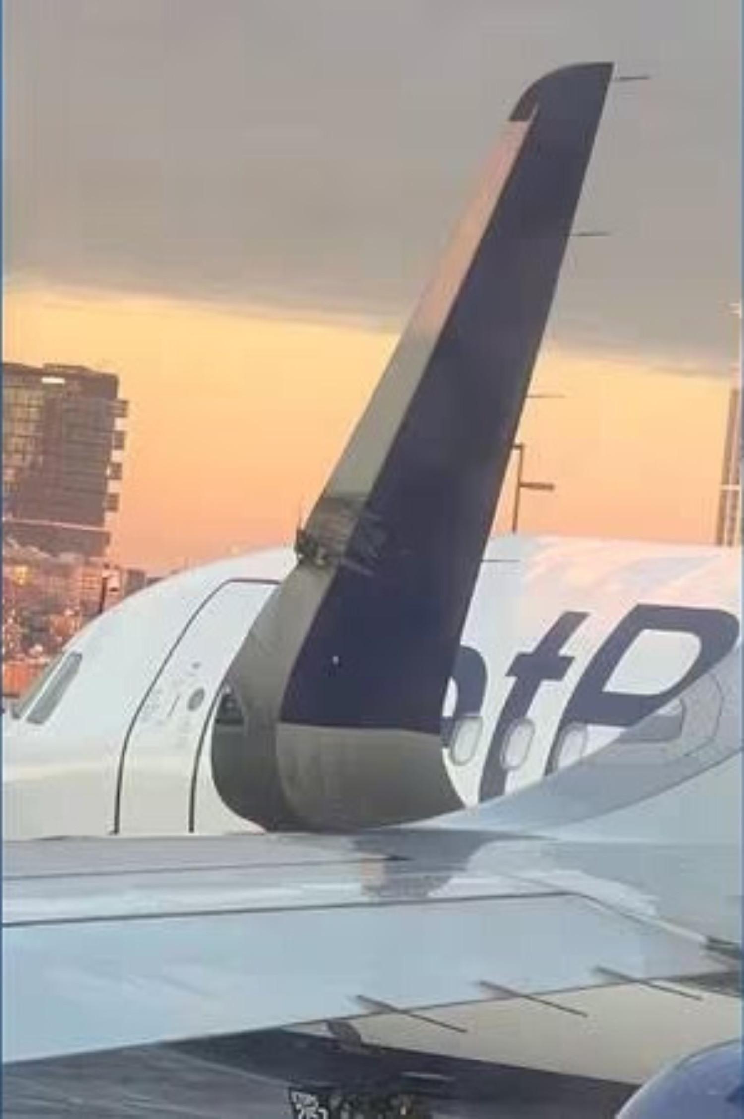 2 máy bay Airbus A321 va chạm trên đường băng sứt đuôi mẻ cánh-3