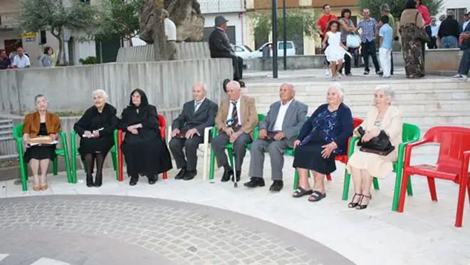 Bữa trưa ngày nào cũng giống nhau của gia đình có 9 người trường thọ-1