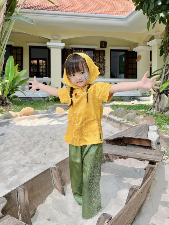 Tiểu công chúa nhà Đông Nhi - Ông Cao Thắng hóa cô ba Sài Gòn cực yêu, ngoại hình ngày càng xinh xắn đáng yêu-3