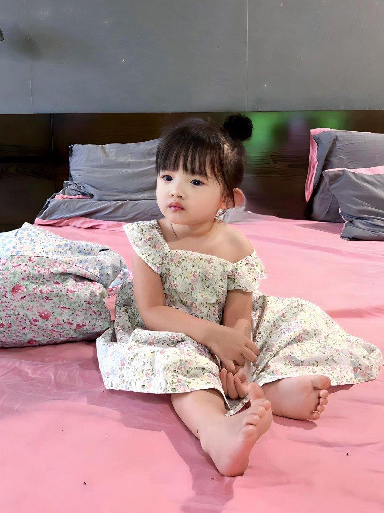 Tiểu công chúa nhà Đông Nhi - Ông Cao Thắng hóa cô ba Sài Gòn cực yêu, ngoại hình ngày càng xinh xắn đáng yêu-5