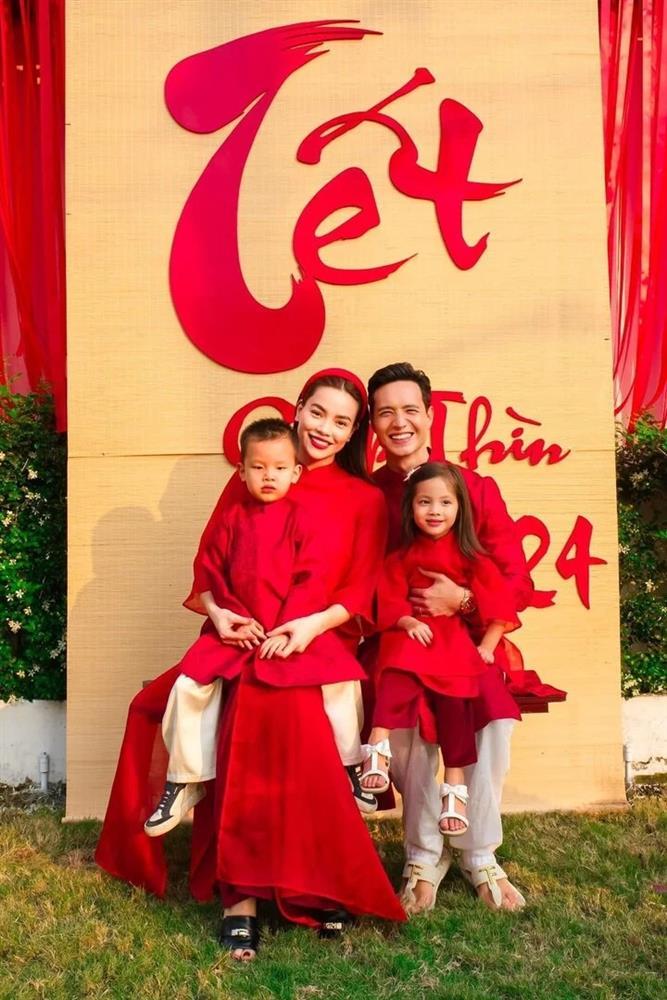Vợ chồng Hà Hồ hôn nhau tình tứ, vui đón Tết cùng đại gia đình-8