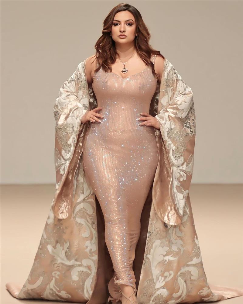 Người đẹp ngoại cỡ của Hoa hậu Hoàn vũ làm vedette-2