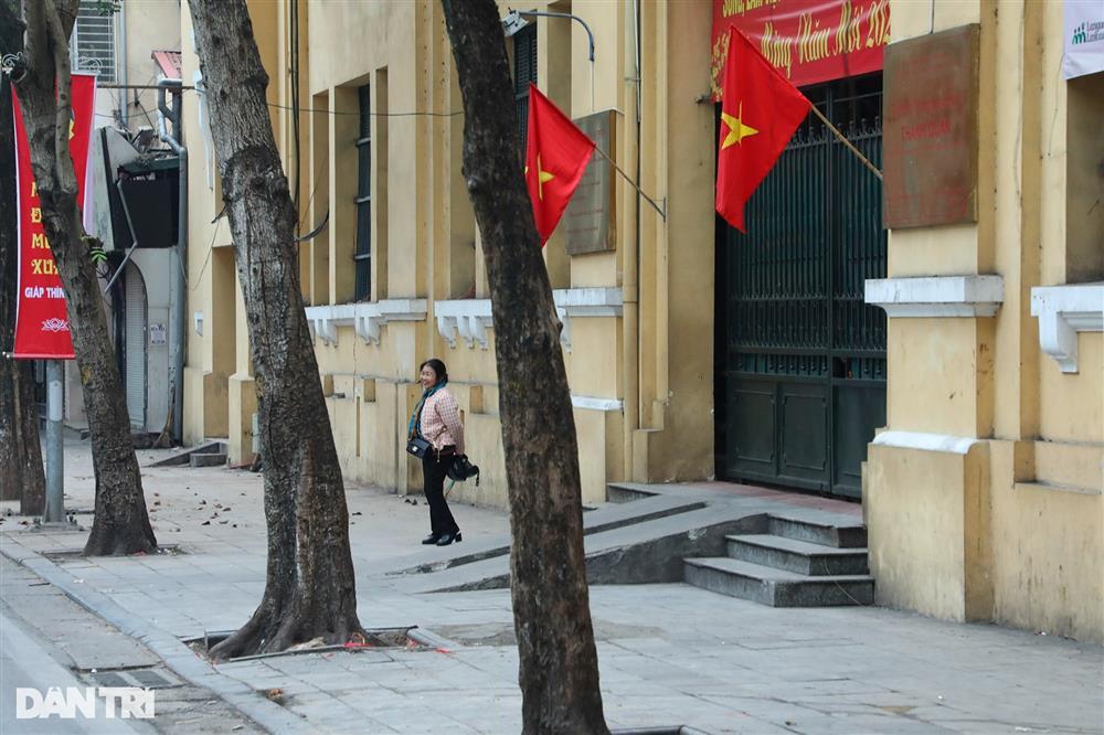 Không khí sáng mùng một: Hà Nội vắng vẻ, sâu lắng trong sắc hoa đào-5