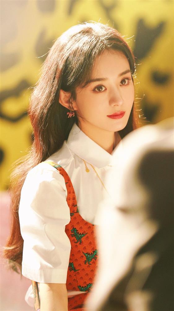 Nhan sắc của Triệu Lệ Dĩnh bất ngờ gây tranh cãi trên các mạng xã hội hiếm khi thấy xinh đẹp-3