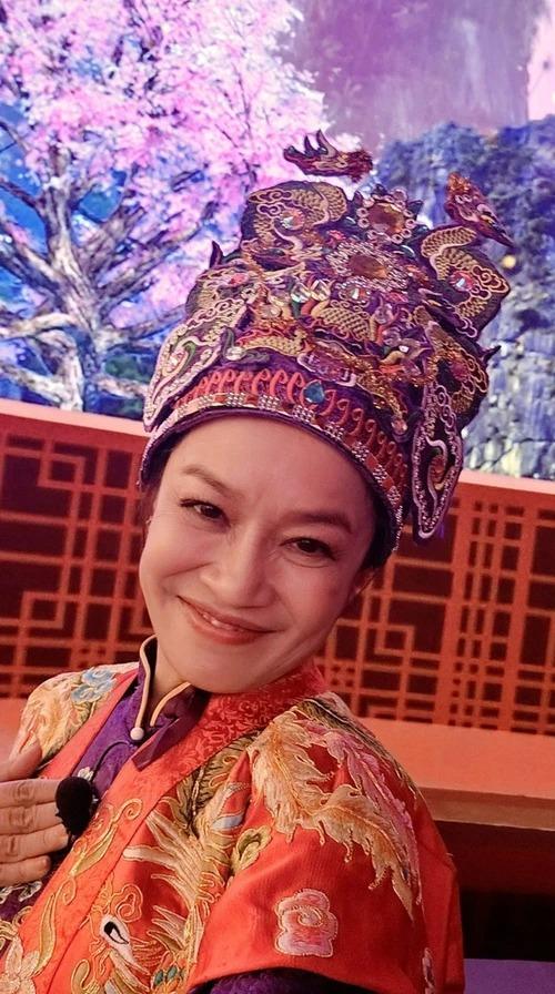 Người thân khóc nức nở khi gặp lại Ngọc Trinh ngày Tết-3