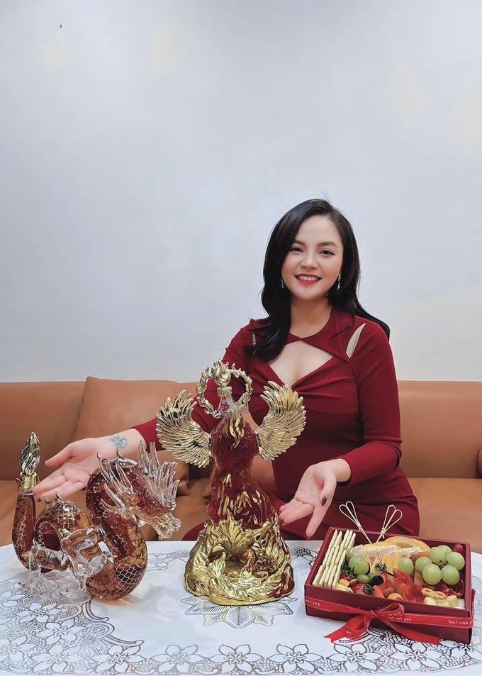 Những nghệ sĩ chờ đón rồng con năm 2024-5