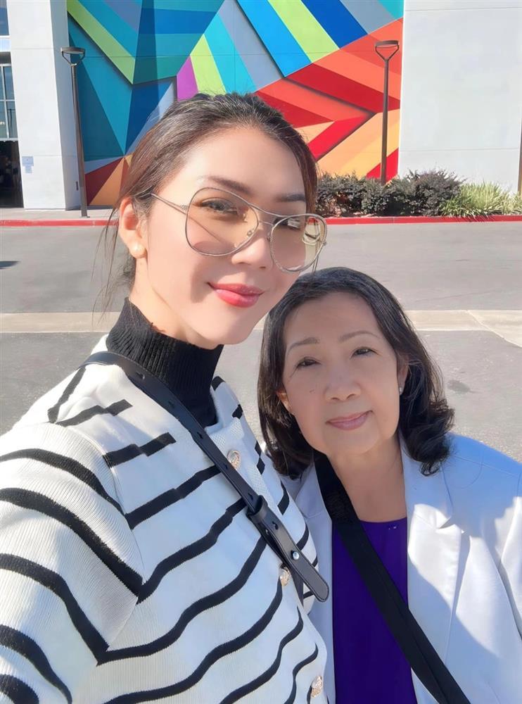 Ngọc Quyên đón Tết ở trời Tây: Không thể thiếu áo dài, lạc quan về năm tuổi-2