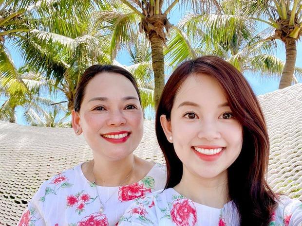 Ngỡ ngàng sắc vóc lão hóa ngược tuổi U60 - U70 của các bà mẹ sao Việt, mẹ Hà Hồ còn tự tin diện đồ tắm-13