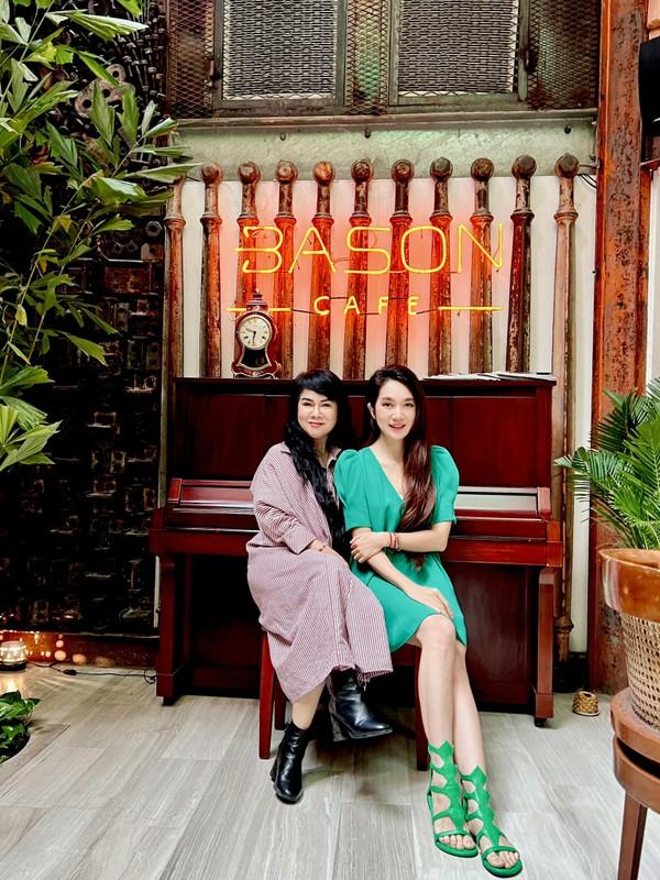 Ngỡ ngàng sắc vóc lão hóa ngược tuổi U60 - U70 của các bà mẹ sao Việt, mẹ Hà Hồ còn tự tin diện đồ tắm-7