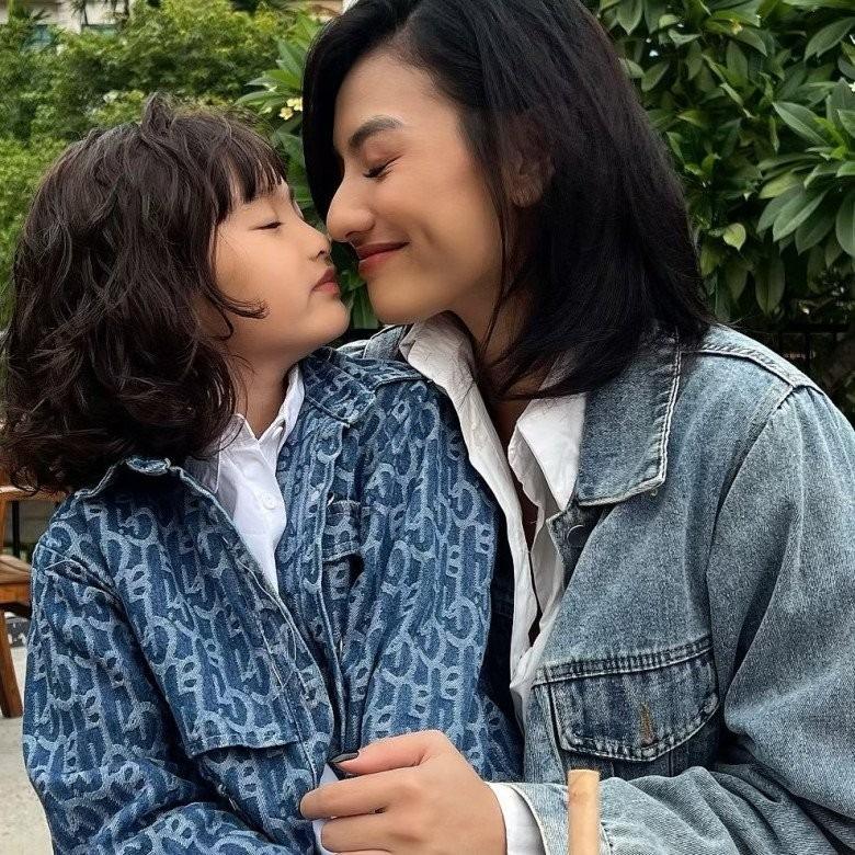 Nhan sắc lên 8 của con gái Hồng Quế xinh xắn, đáng yêu, cách dạy con đặc biệt gây chú ý-8