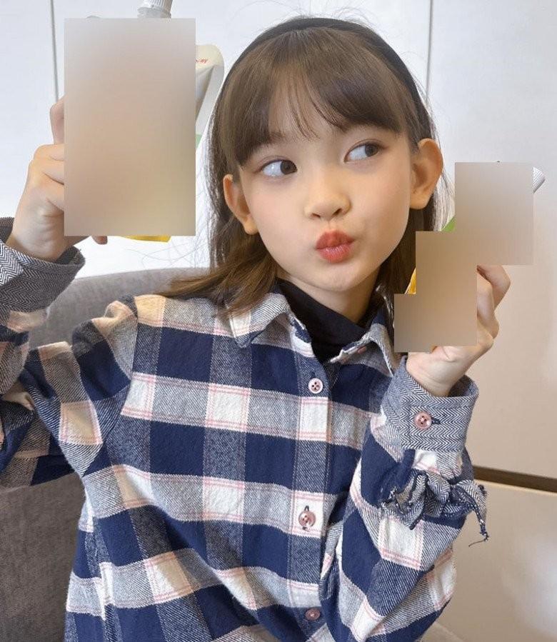 Nhan sắc lên 8 của con gái Hồng Quế xinh xắn, đáng yêu, cách dạy con đặc biệt gây chú ý-3